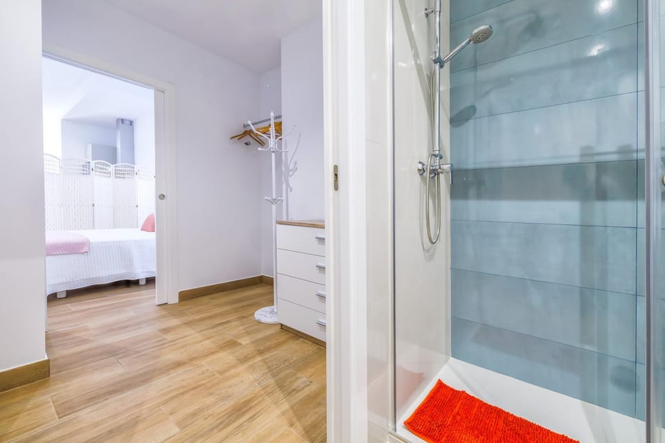 Shower, Bathroom, wardrobe