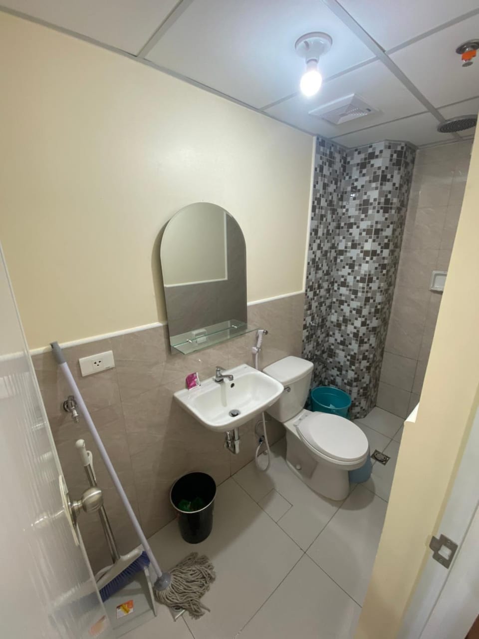 Shower, Toilet, Bathroom