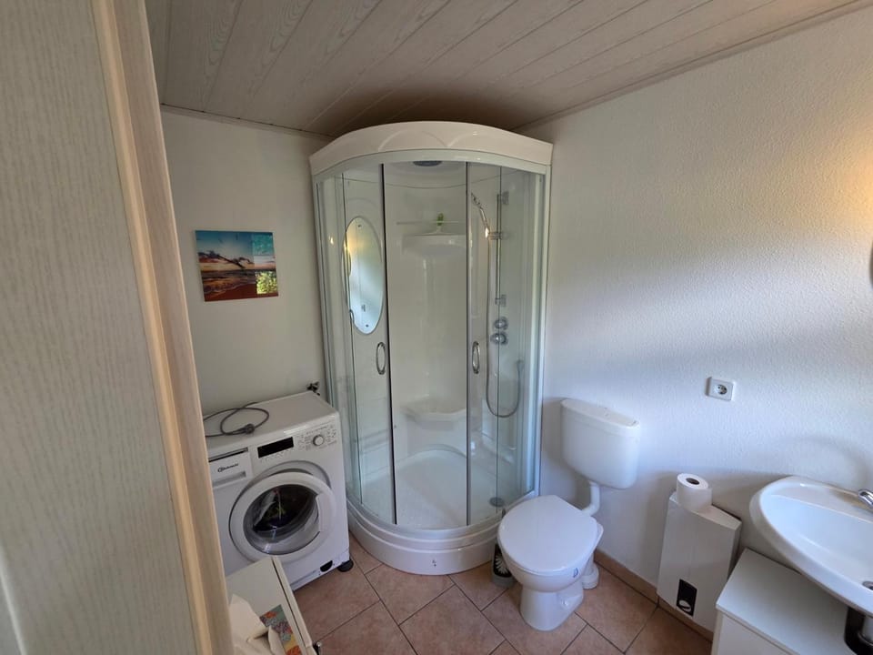 Shower, Toilet, Bathroom, washing machine