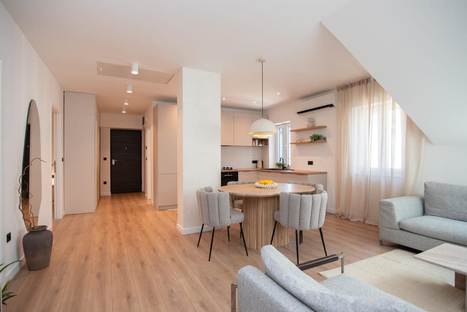 Kitchen or kitchenette, Seating area