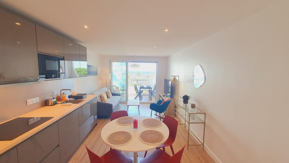Photo of the whole room, Dining area