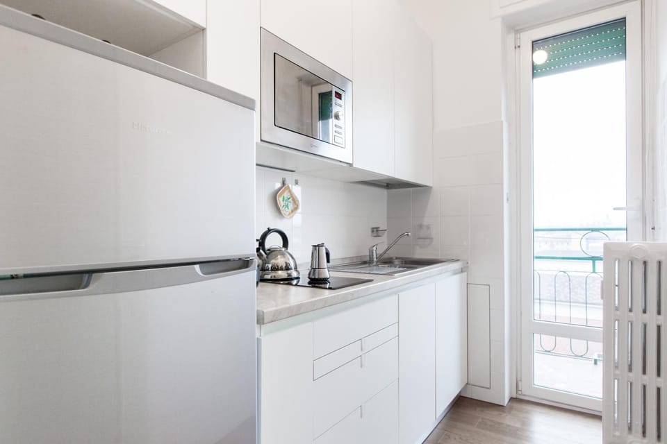 Coffee/tea facilities, Kitchen or kitchenette, dishwasher, oven, stove