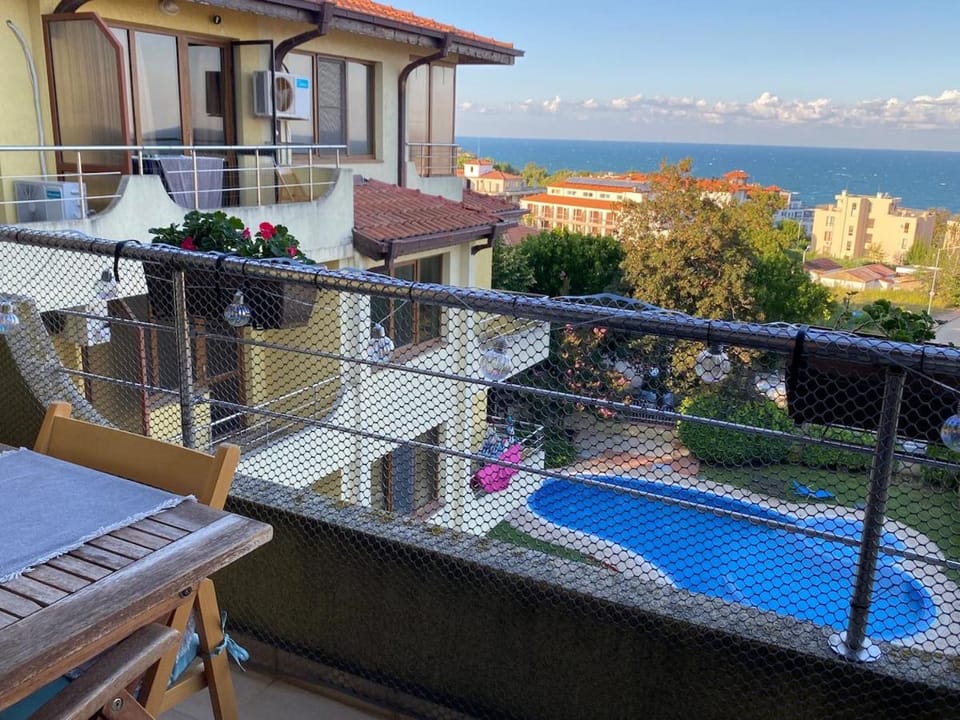 Balcony/Terrace, Sea view, Swimming pool