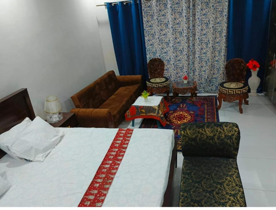 Ryazm family Guest house Bed and Breakfast in Islamabad