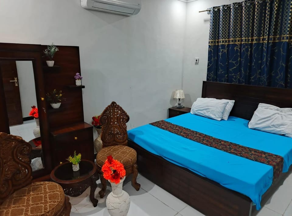 Bed, Photo of the whole room, Bedroom, air conditioner