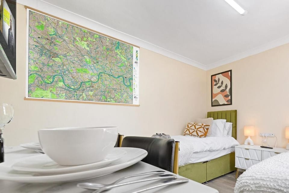 Leyton 1BR Flat Near Tube, 247 Gym, Tennis Court Apartment in London