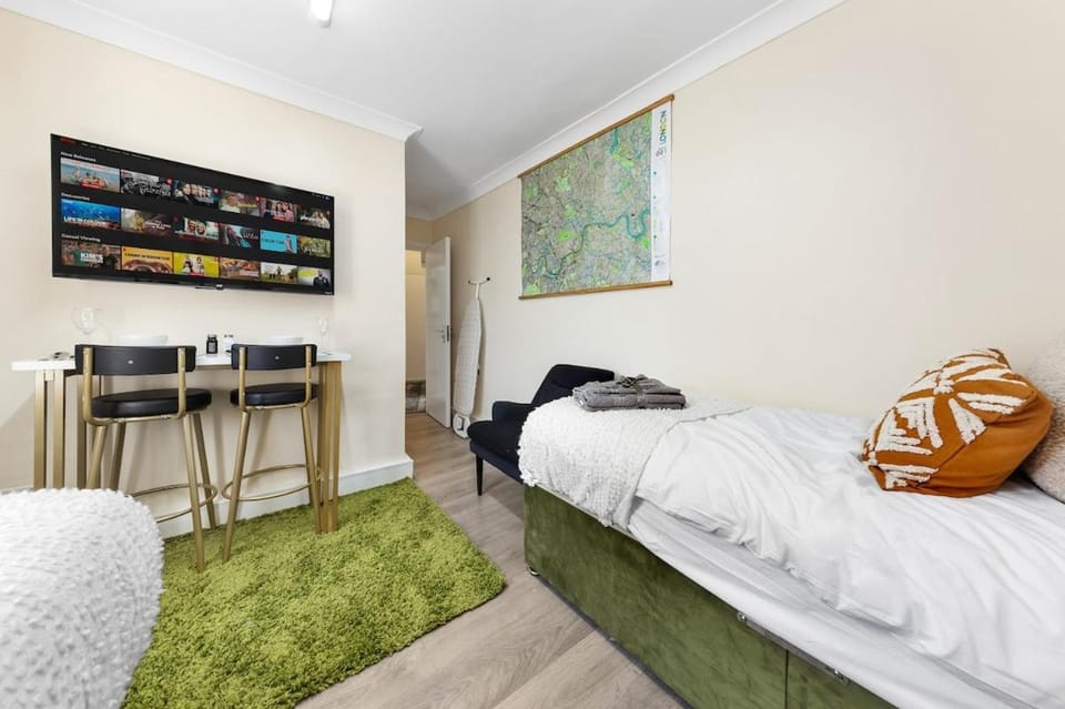 Leyton 1BR Flat Near Tube, 247 Gym, Tennis Court Apartment in London
