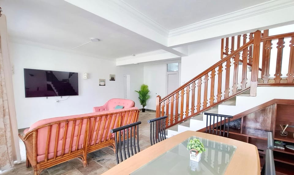 TV and multimedia, Living room, Dining area