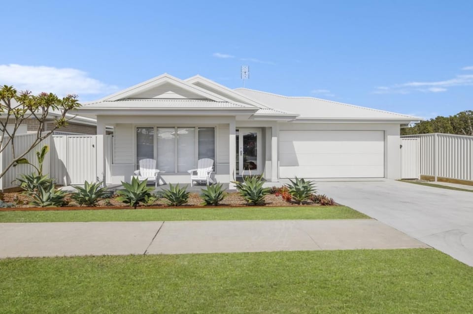 Main Beach House - Coastal Family Holiday Home House in South West Rocks