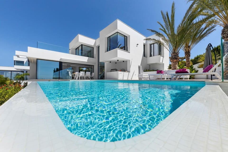 Patio, Seating area, Swimming pool, Dinner, sunbed