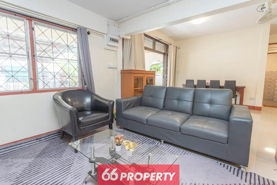 Peaceful 4BR Family Home, Nimman & Old City Area Apartment in Chiang Mai