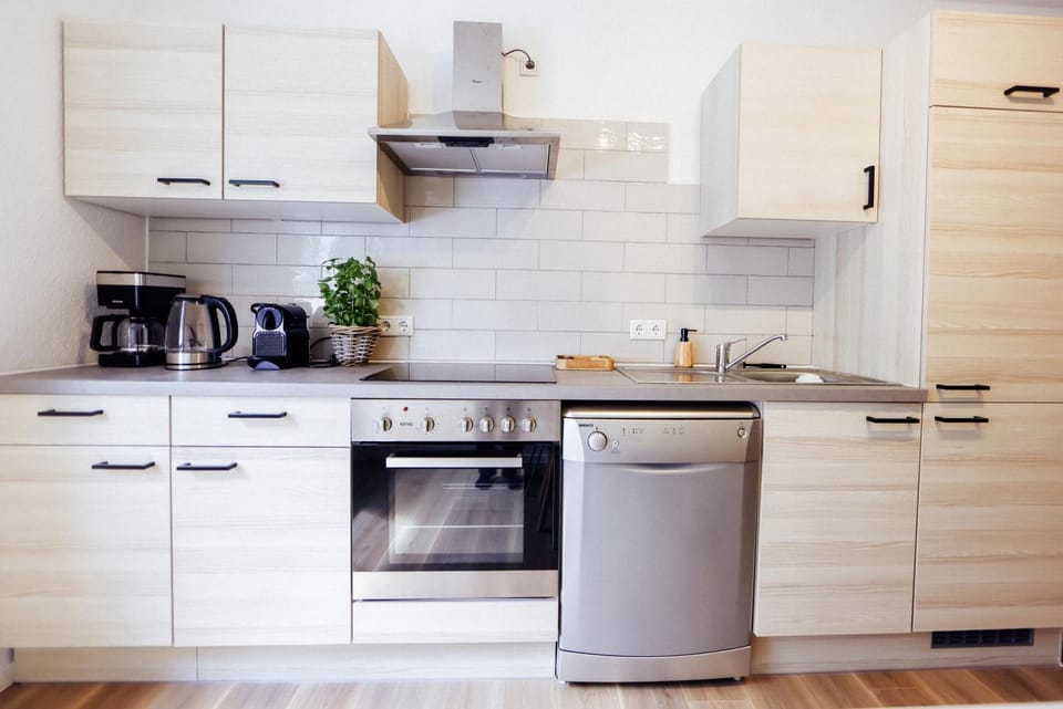 Coffee/tea facilities, oven, kitchen