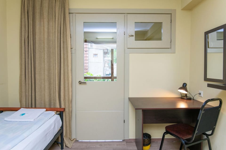 Bed, Photo of the whole room, Dining area, Bedroom