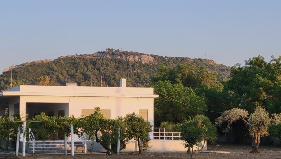 Property building, Day, Natural landscape, Mountain view