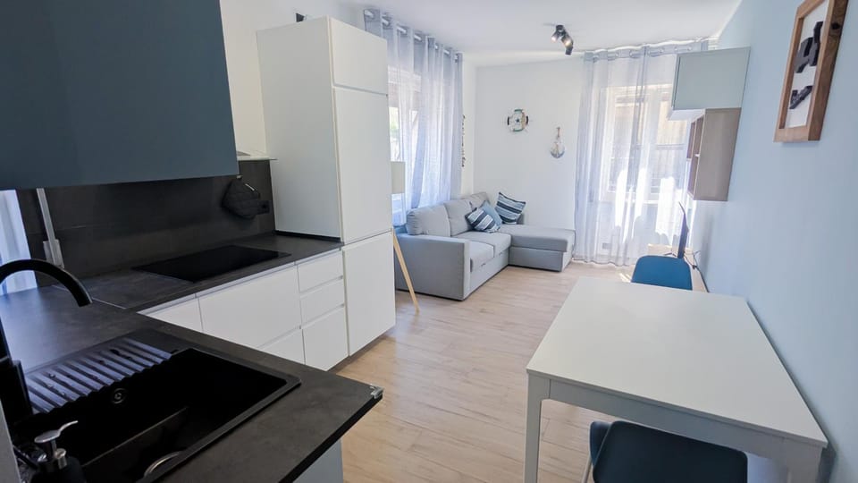 Kitchen or kitchenette, Living room, Photo of the whole room, Dining area