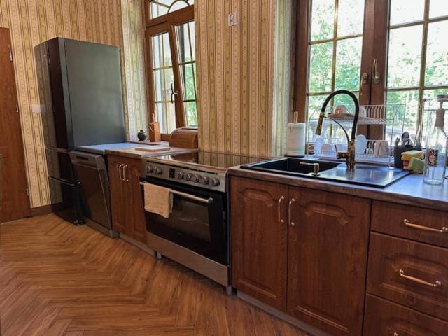 Kitchen or kitchenette, Communal kitchen
