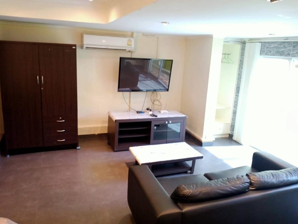 Communal lounge/ TV room, TV and multimedia, Living room