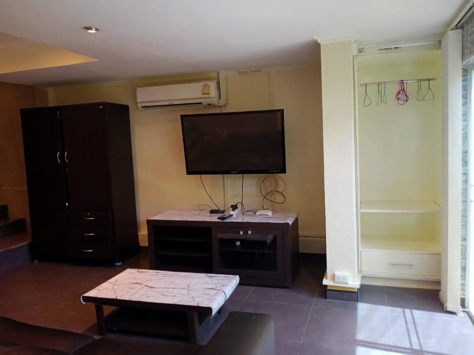 Communal lounge/ TV room, TV and multimedia, Living room