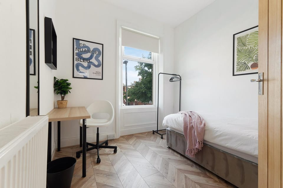 Modern 3BR Flat - Sleeps 6 - With Parking Apartment in Newcastle upon Tyne