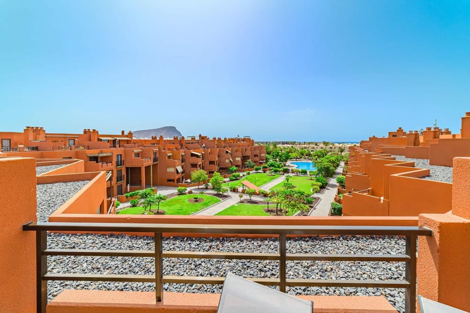 Property building, Day, Natural landscape, View (from property/room), Balcony/Terrace, Pool view, Sea view, Swimming pool, sunbed