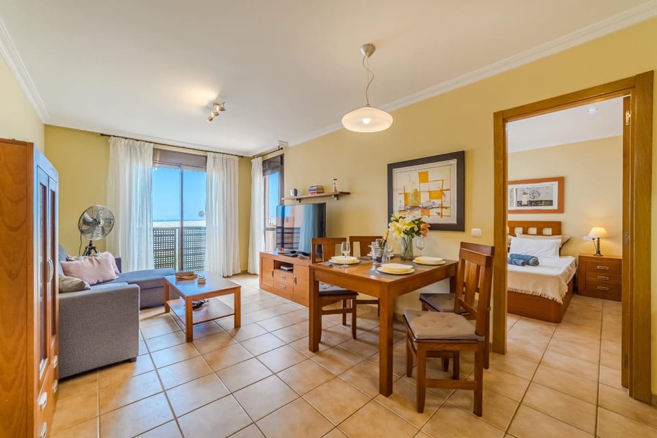 TV and multimedia, Living room, Photo of the whole room, Seating area, Dining area, Family