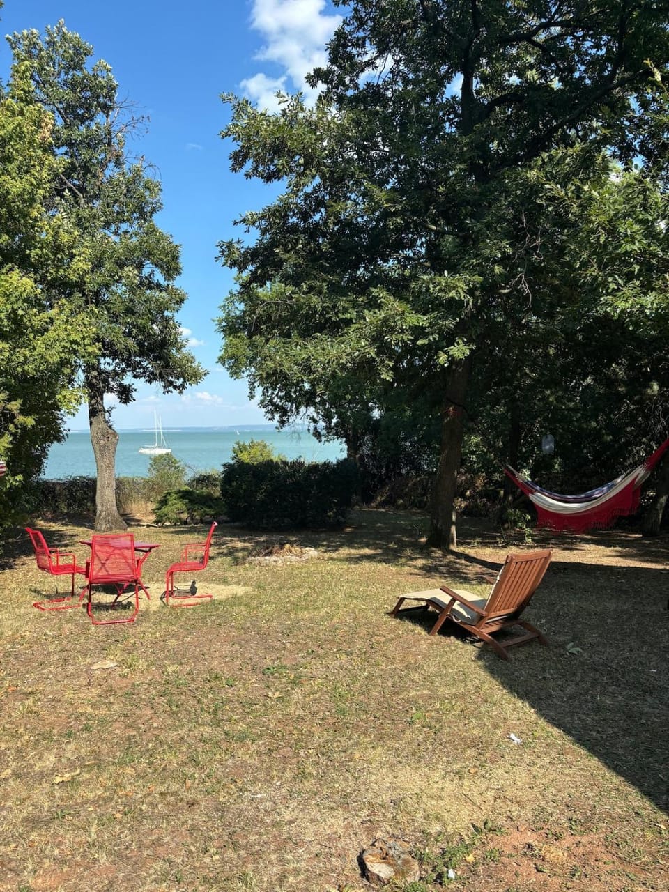 BBQ facilities, Garden, Beach, Lake view, sunbed