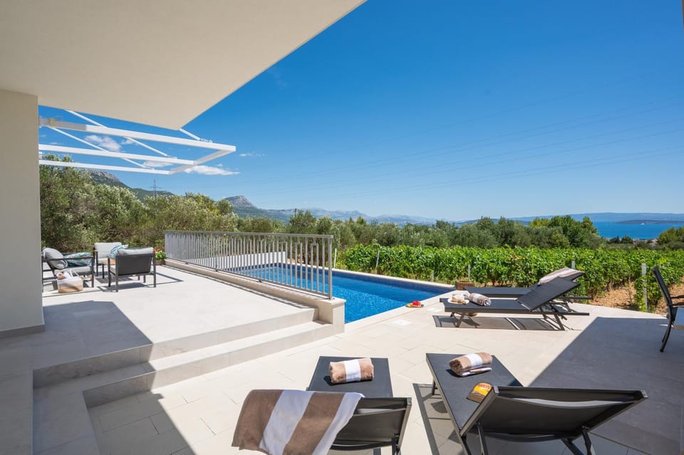 Day, Natural landscape, View (from property/room), Pool view, Sea view, Swimming pool