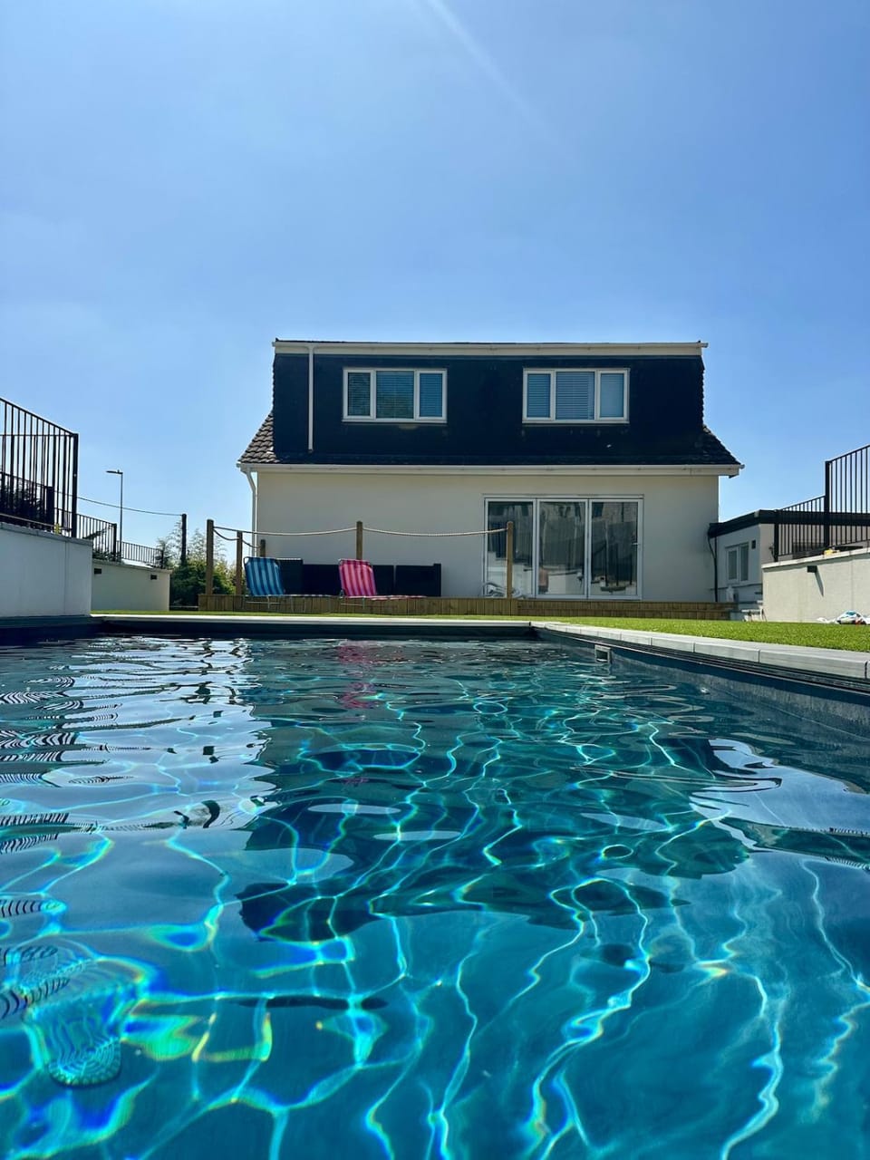 Property building, Pool view, Swimming pool, Swimming pool, sunbed