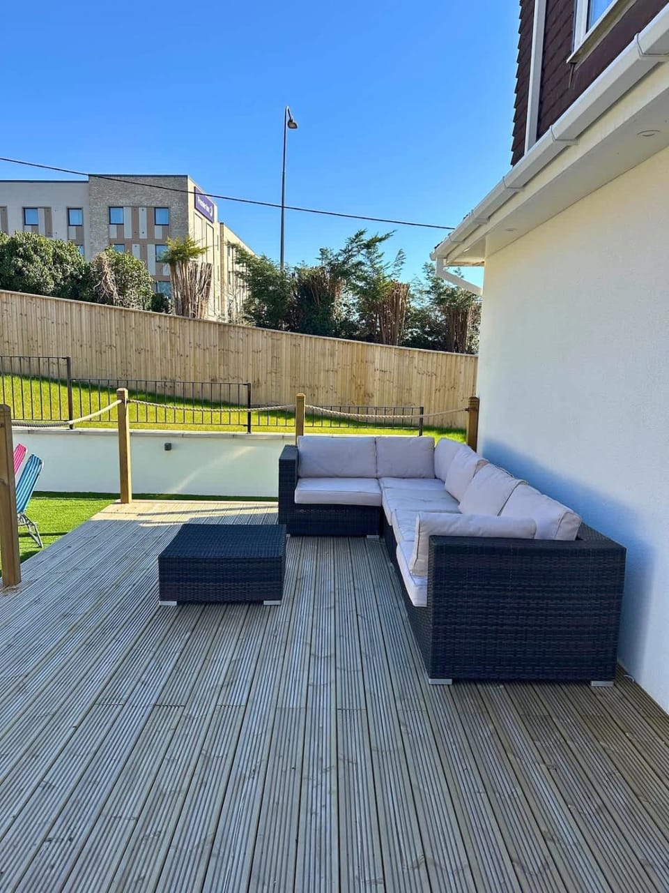 Property building, Patio, Day, Garden, Balcony/Terrace, Seating area, Garden view