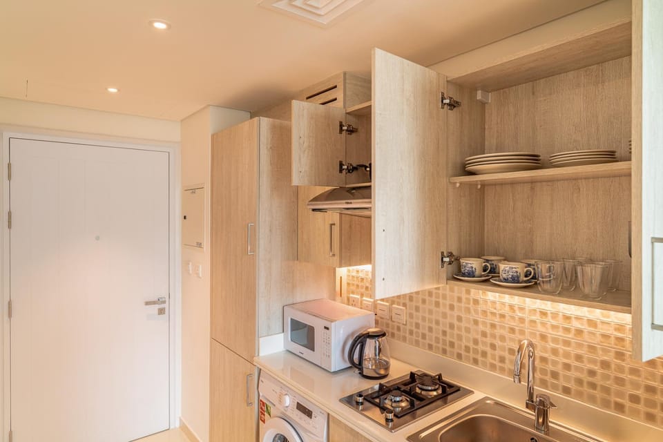 Seven Palm Jumeirah Studio - Private Beach Access Apartment in Dubai