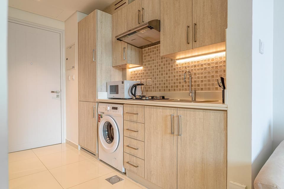Seven Palm Jumeirah Studio - Private Beach Access Apartment in Dubai