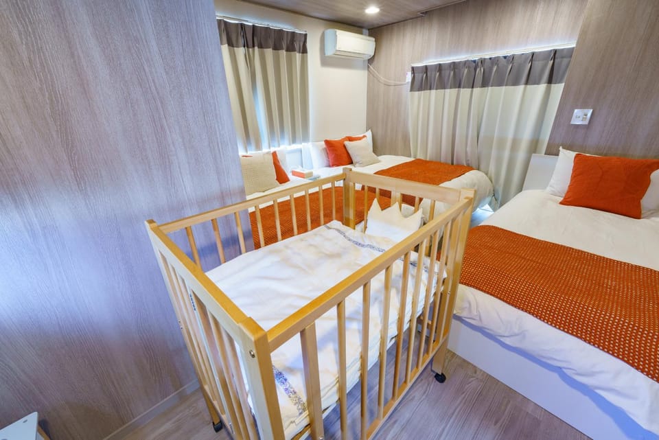 Bedroom, cot