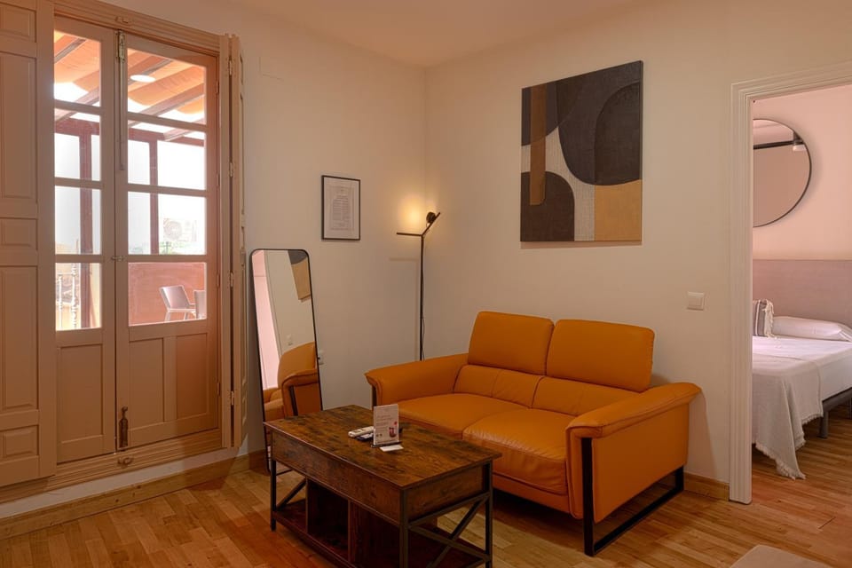 Bed, TV and multimedia, Living room, Photo of the whole room, Seating area