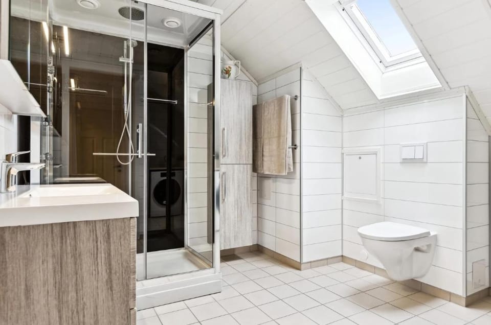 Shower, Toilet, Bathroom