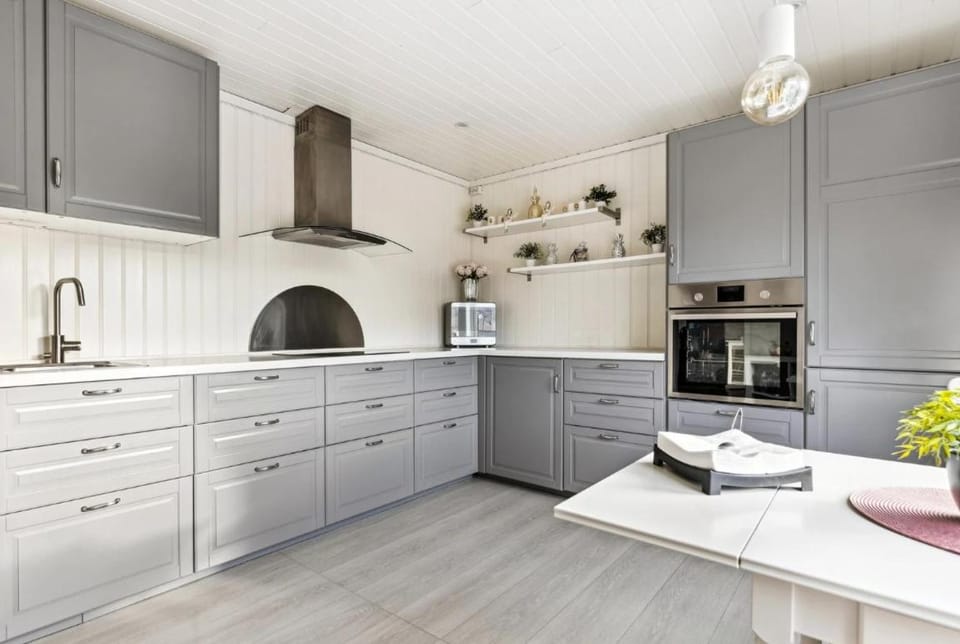 Kitchen or kitchenette, oven, stove