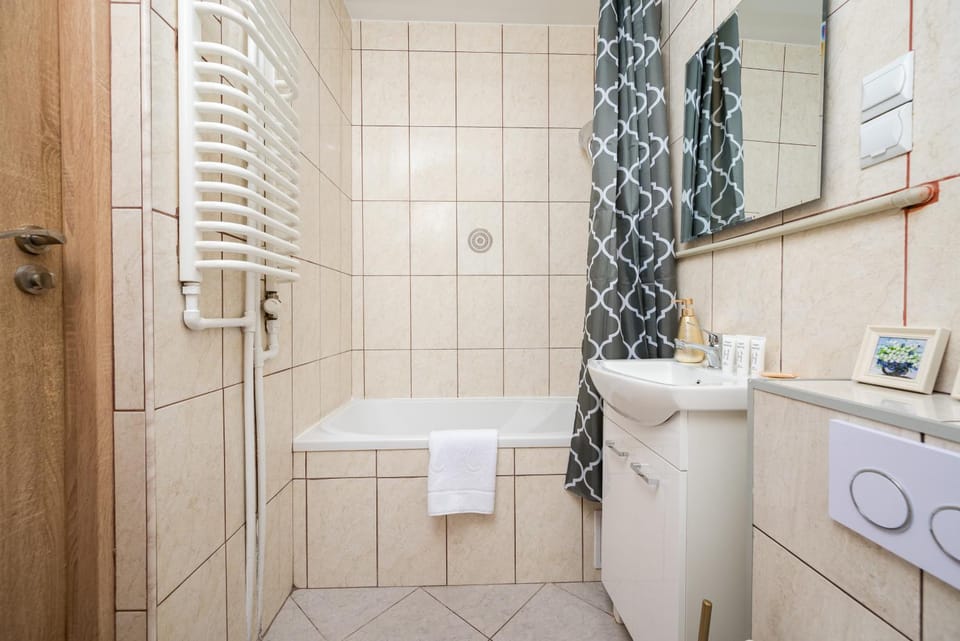 Bathroom, Bath, washing machine
