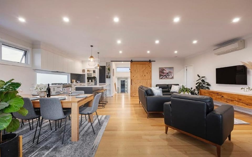 Yarra Valley Escape - Mountain Views - Wedding accommodation House in Yarra Glen