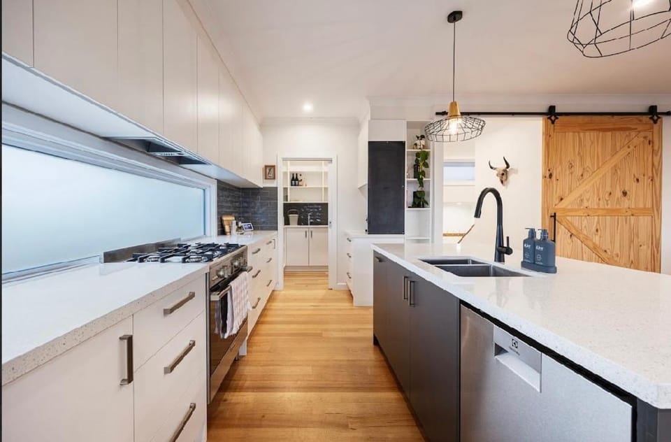 Kitchen or kitchenette, dishwasher, oven, stove