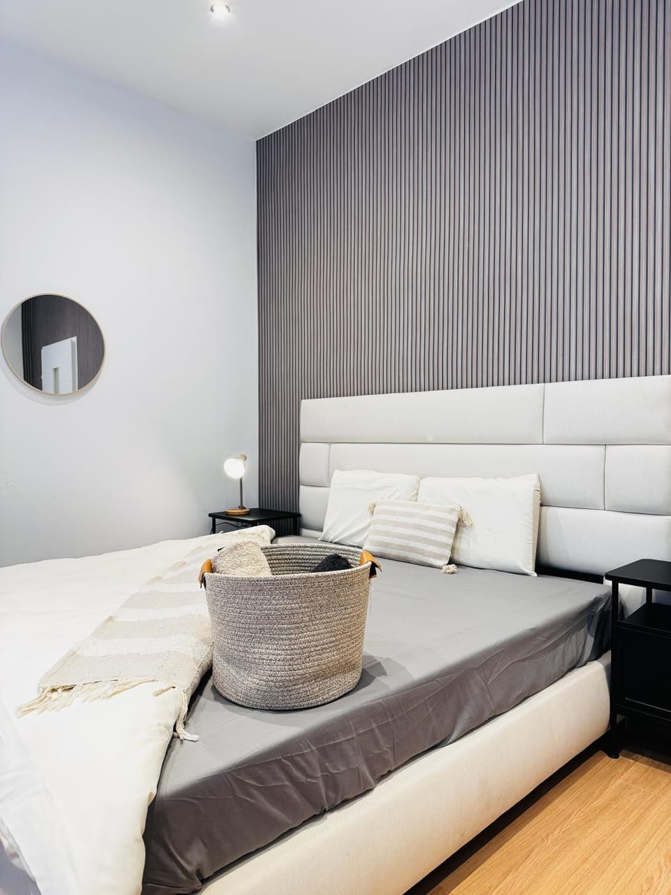 Bed, Seating area, Bedroom