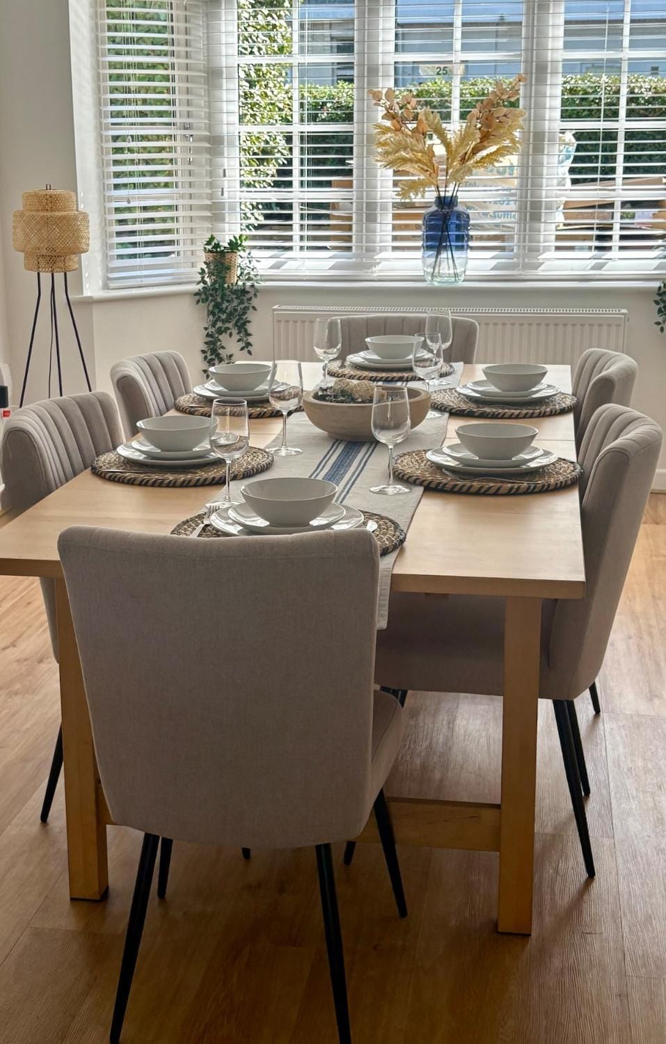 Seating area, Dining area