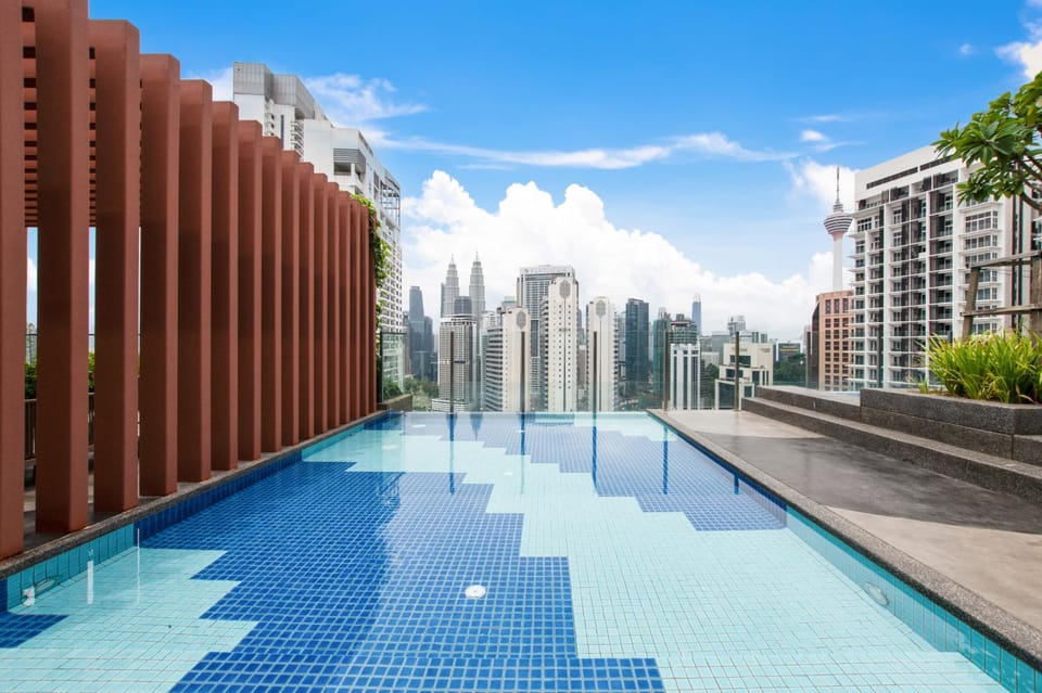 Property building, Day, Pool view, Swimming pool, Swimming pool, sunbed