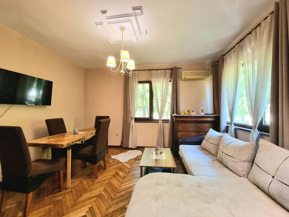 Nicky's Apartment - with Private Parking in Center Apartment in Burgas