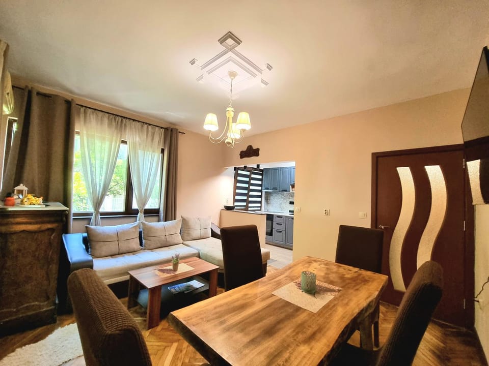 Nicky's Apartment - with Private Parking in Center Apartment in Burgas