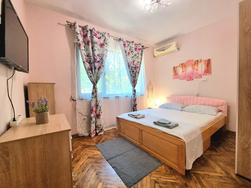 Nicky's Apartment - with Private Parking in Center Apartment in Burgas