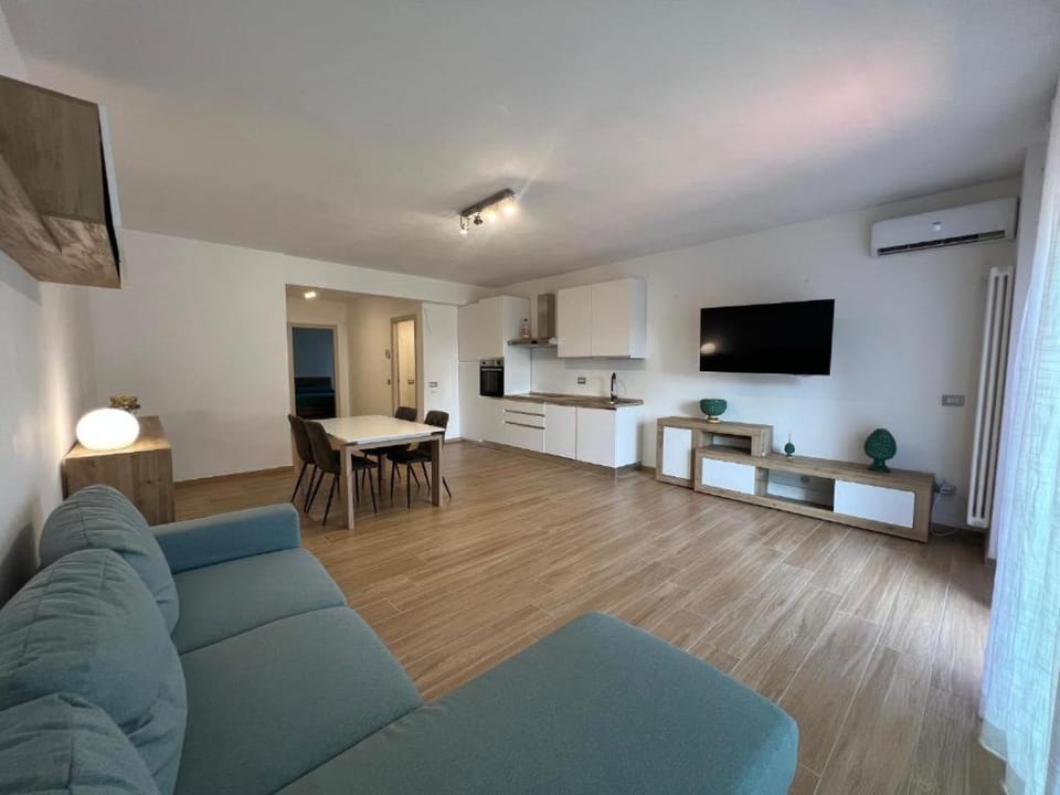 Communal lounge/ TV room, TV and multimedia, Kitchen or kitchenette, Dining area