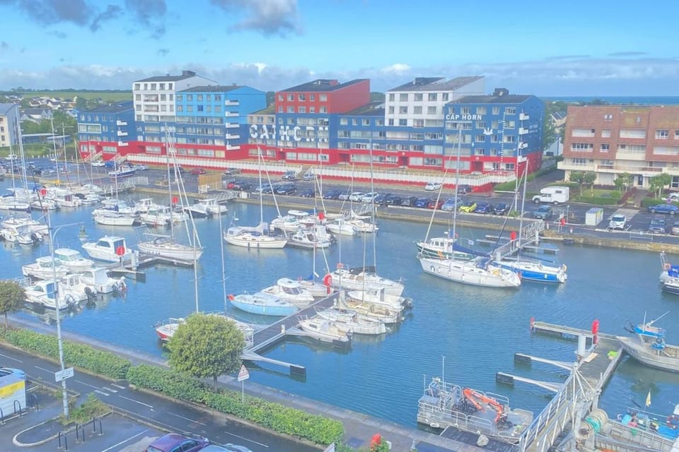 Vue sur la marina-6 pers à Courseulles sur Mer Apartment in Courseulles-sur-Mer