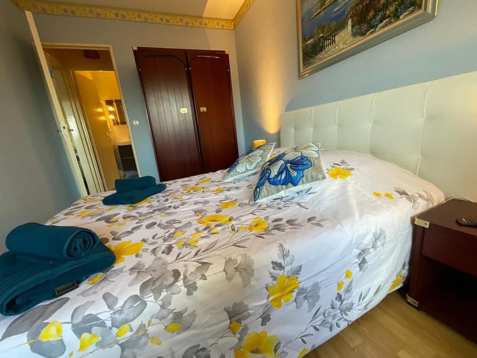 Vue sur la marina-6 pers à Courseulles sur Mer Apartment in Courseulles-sur-Mer