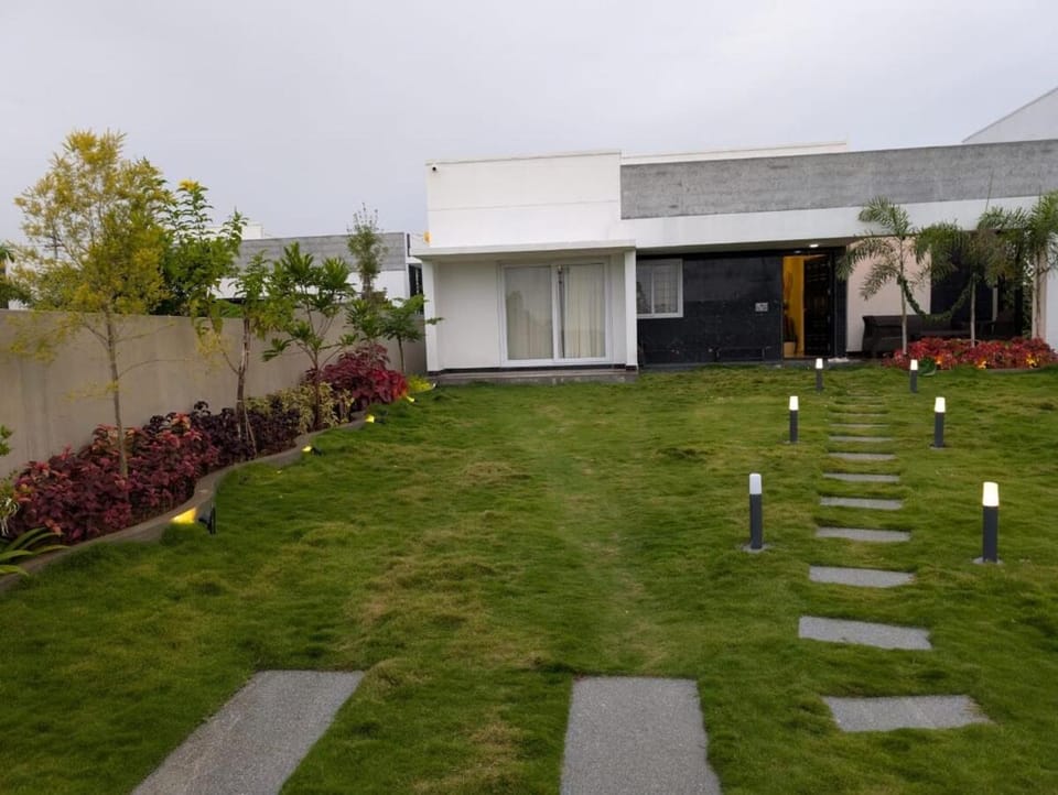 Poolside Farm Retreat wit Garden Villa in Tamil Nadu