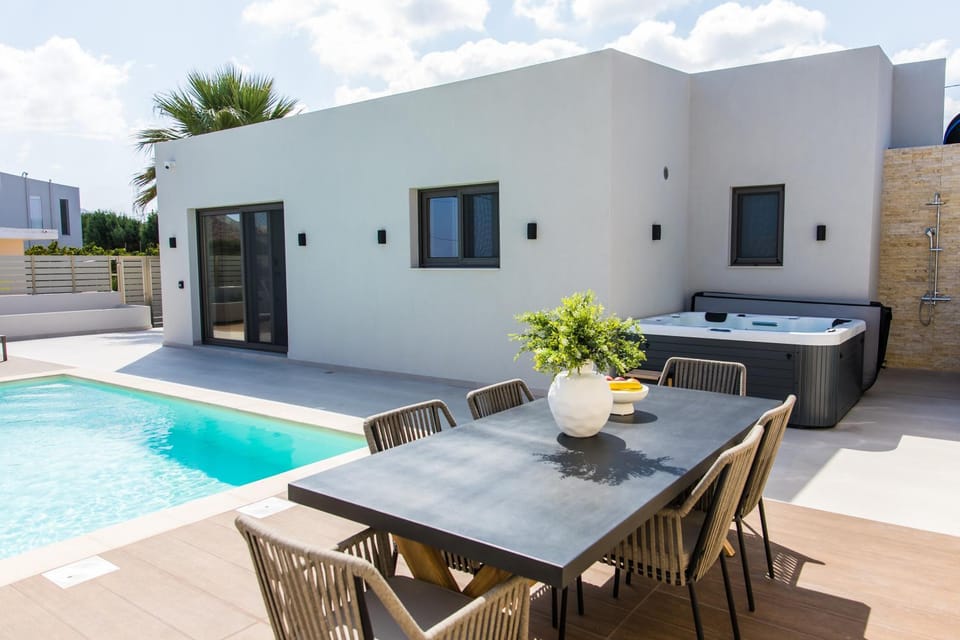 Property building, Hot Tub, View (from property/room), Dining area, Pool view, Swimming pool