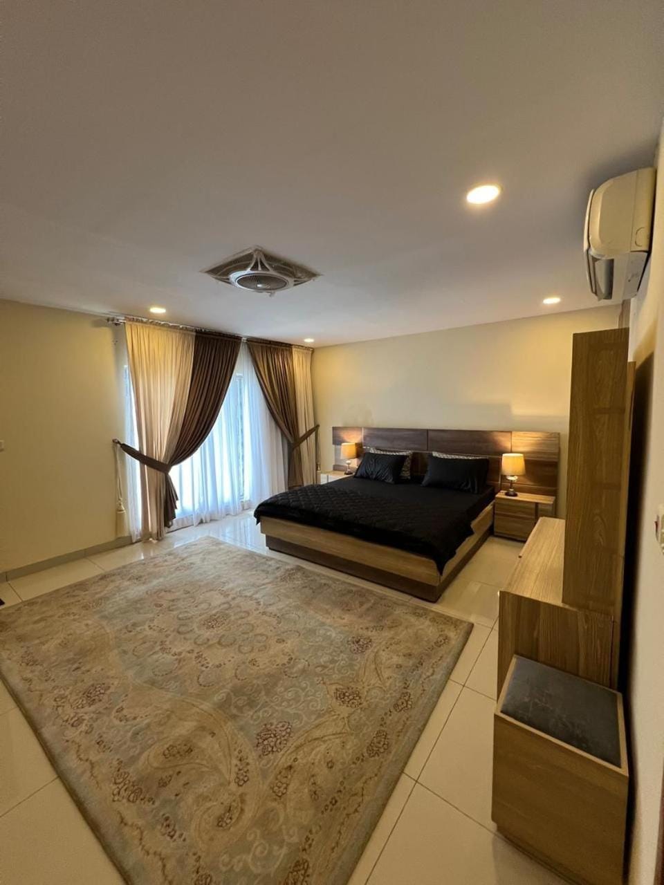 The Luxe Stop Apartment in Islamabad Capital Territory